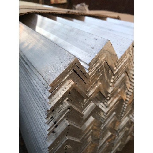 Алюминиевый уголок 30х20х2.5 L= 2м АД31Т1